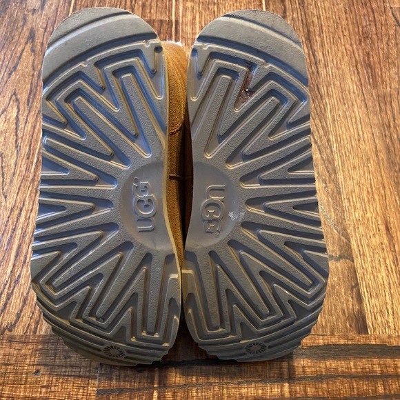 UGG Isley Water Resistant Boots - Girl's - size 5 - Picture 6 of 7